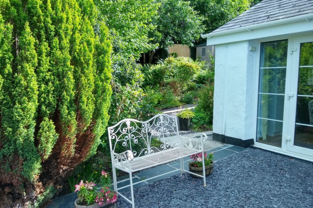 Dog friendly cottage with a safe enclosed garden